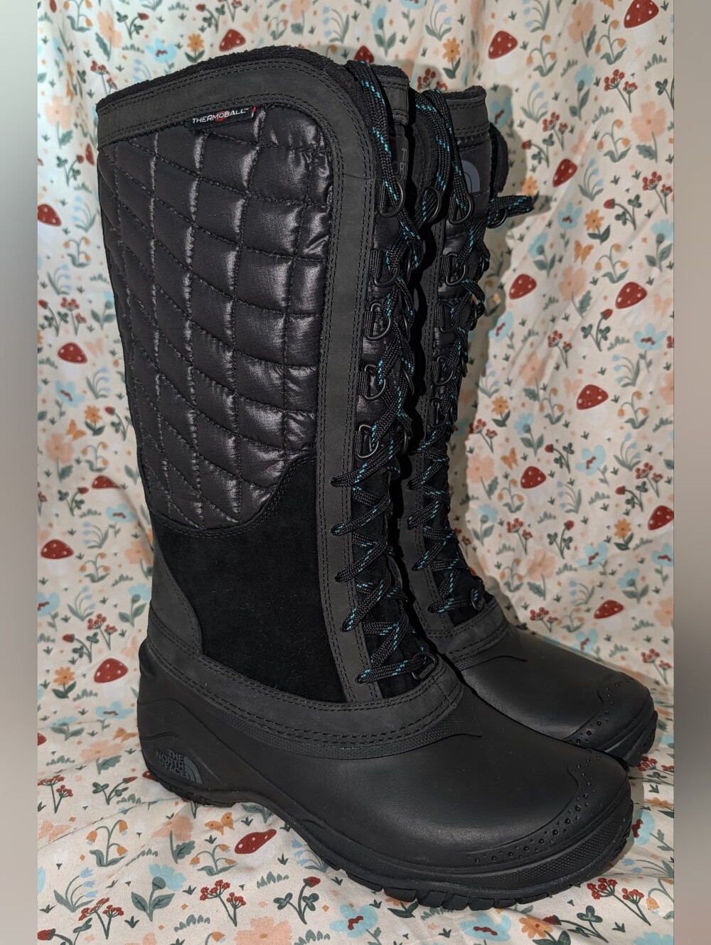 The North Face TNF Women's Thermoball Utility Snow Winter Boots Size 7 Black